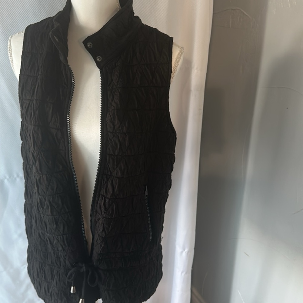 Doe & Rae Dark Quilted Vest - Picture 7 of 7